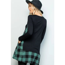 Load image into Gallery viewer, Green and Black Plaid Tunic/Top with Pockets (S-3X)
